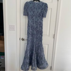 Xscape textured lace short sleeve v-neck mermaid gown
